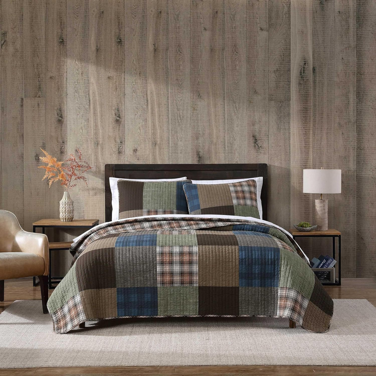 - Full/Queen Quilt Set, Premium Cotton Reversible Bedding with Matching Shams, Patchwork Luxurious Bedding Set (Classic Patchwork Green, Full/Queen)