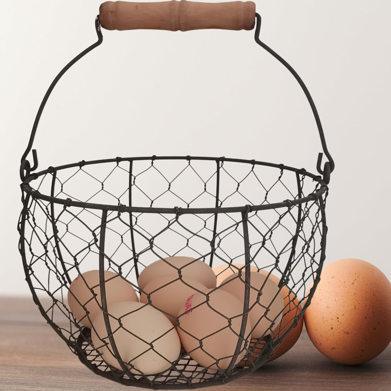 . Farmhouse Wire Egg Basket for Gathering Fresh Eggs with Handle, round Metal Egg Collecting Basket Vintage Style Countertop Storage Container Holder Fruit Bin