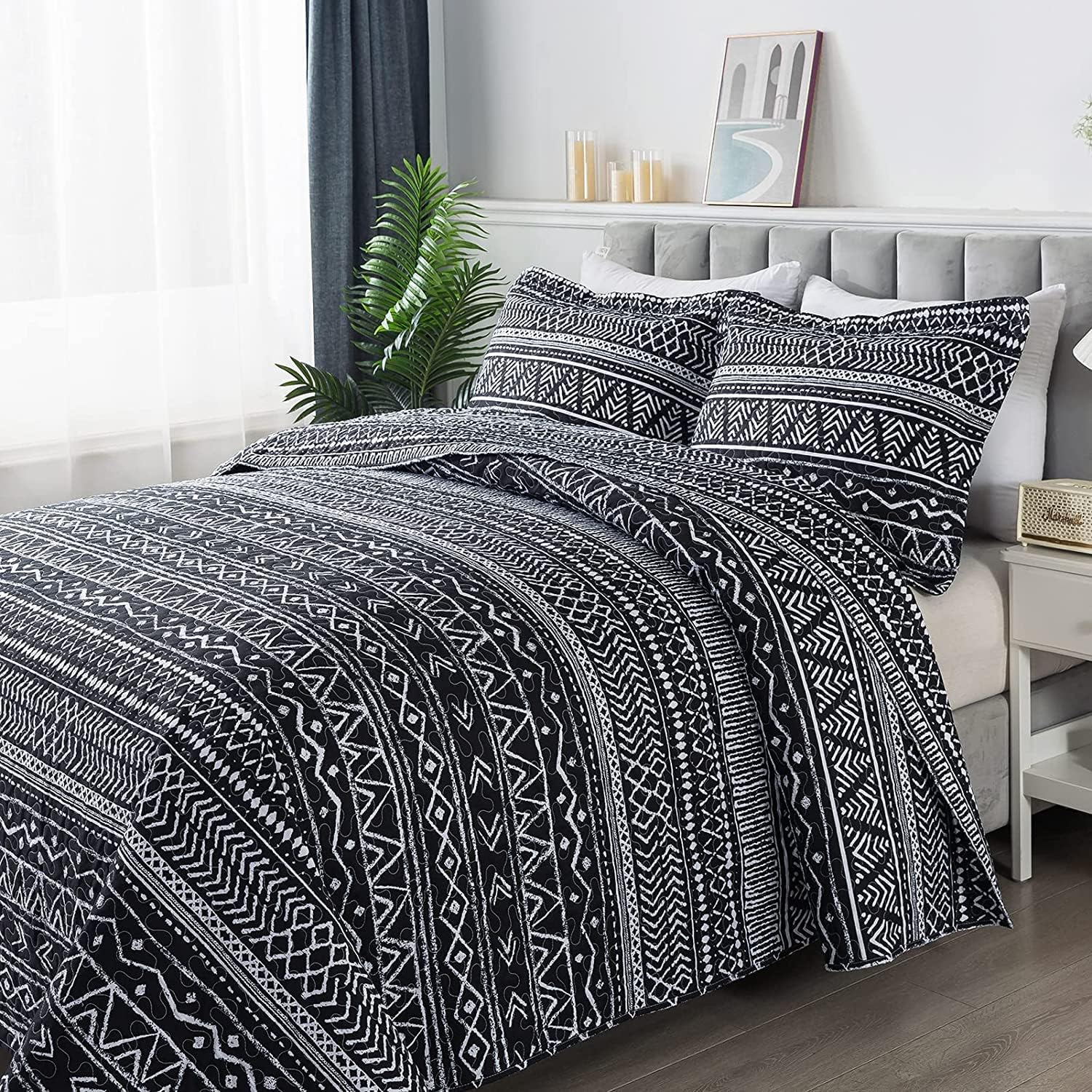 3-Piece Queen Quilt Set Striped Pattern Microfiber Soft Lightweight Bedding Set with Shams for All Season, Black Strips, Queen Size