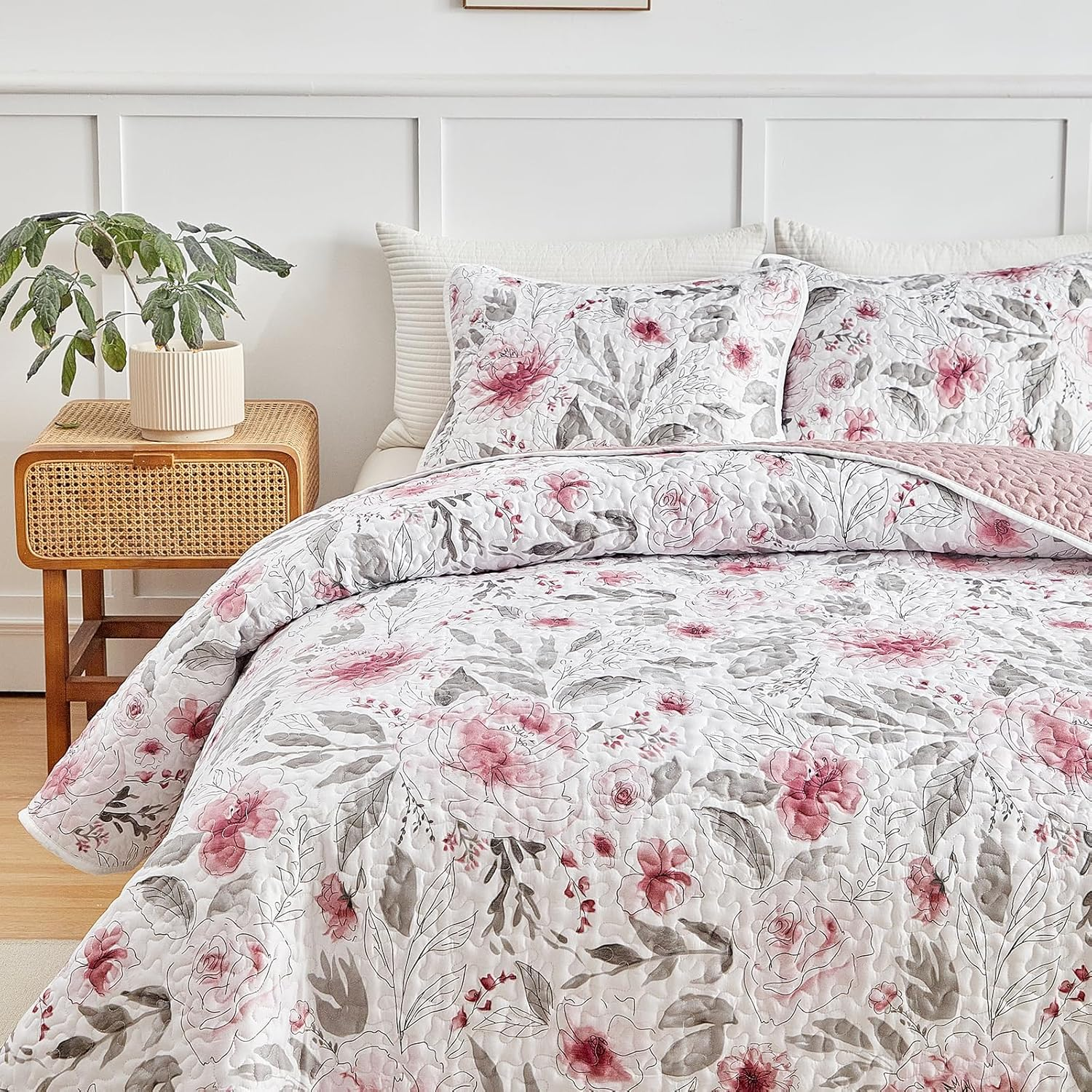 Flysheep Botanical Quilt Set King Size 3 Pieces, Blush Pink and Grey Flowers Printed Elegant Floral Summer Bedding Set, Soft Microfiber Lightweight Bedspread/Coverlet for All Season - 104