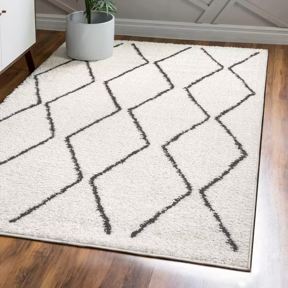 Catala Moroccan Diamond Shag White/Black 3 Ft. X 5 Ft. Area Rug