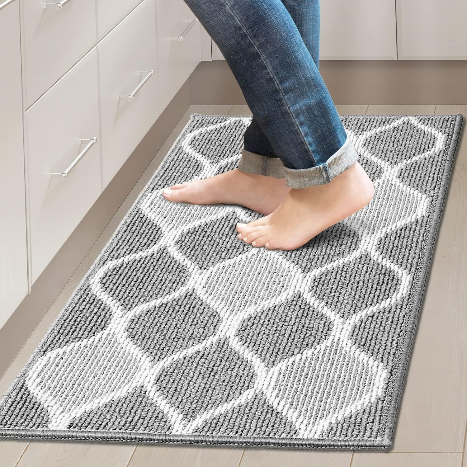 Kitchen Rugs and Mats, Non Skid Kitchen Runner Rug Absorbent Resist Dirt Kitchen Floor Mat Comfort Standing Mat Made of 100% Polypropylene Machine Washable,17.7