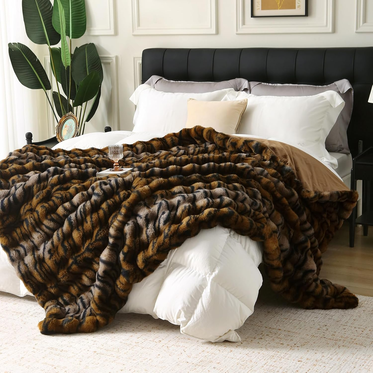 Luxury Thick Plush Tiger Print Faux Rabbit Fur Throw Blanket Ultra-Plush Cozy Soft Decorative Blanket Use for Couch Bed Travel (Tiger, 60