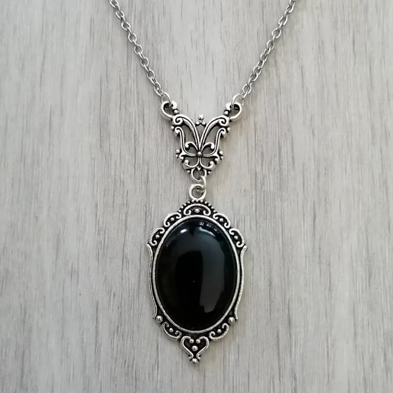 Gothic Black Crystal Charm Necklace Butterfly Necklace for Women Vampire Embossed Witch Jewelry Accessories Vintage Chokers