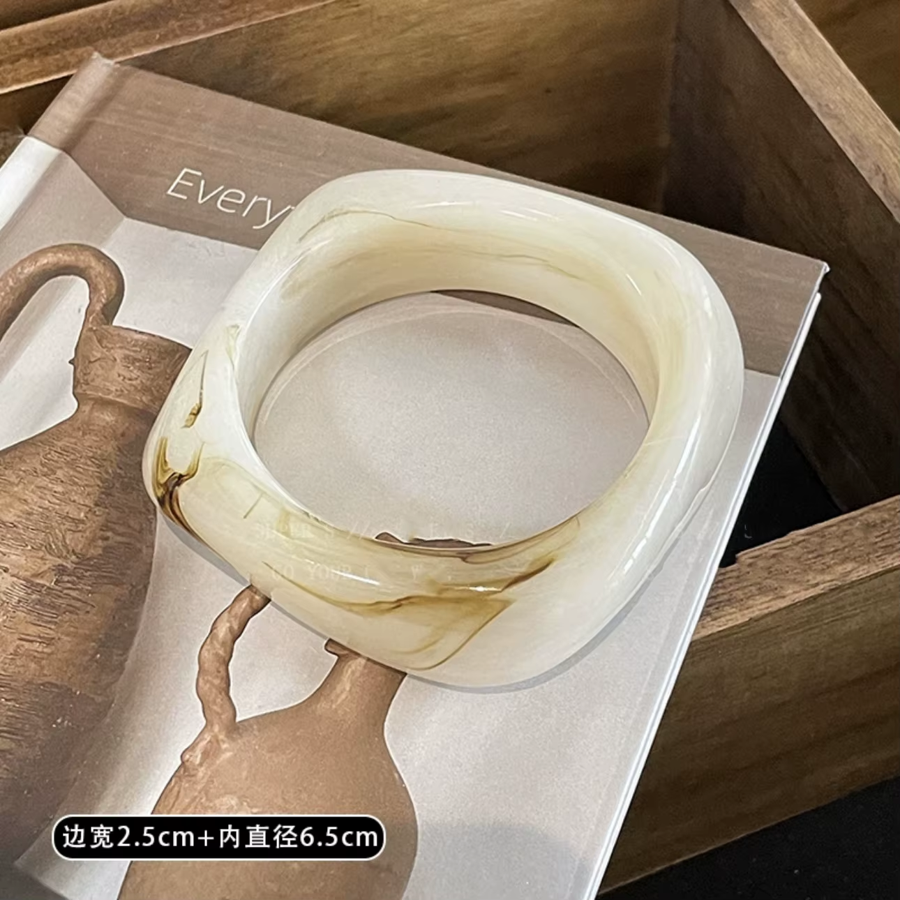 Hot Selling Summer Colorful Wide Edged Chunky Acrylic Bangles Geometric Irregular Large Bangle Bracelet Jewelry for Women Gifts