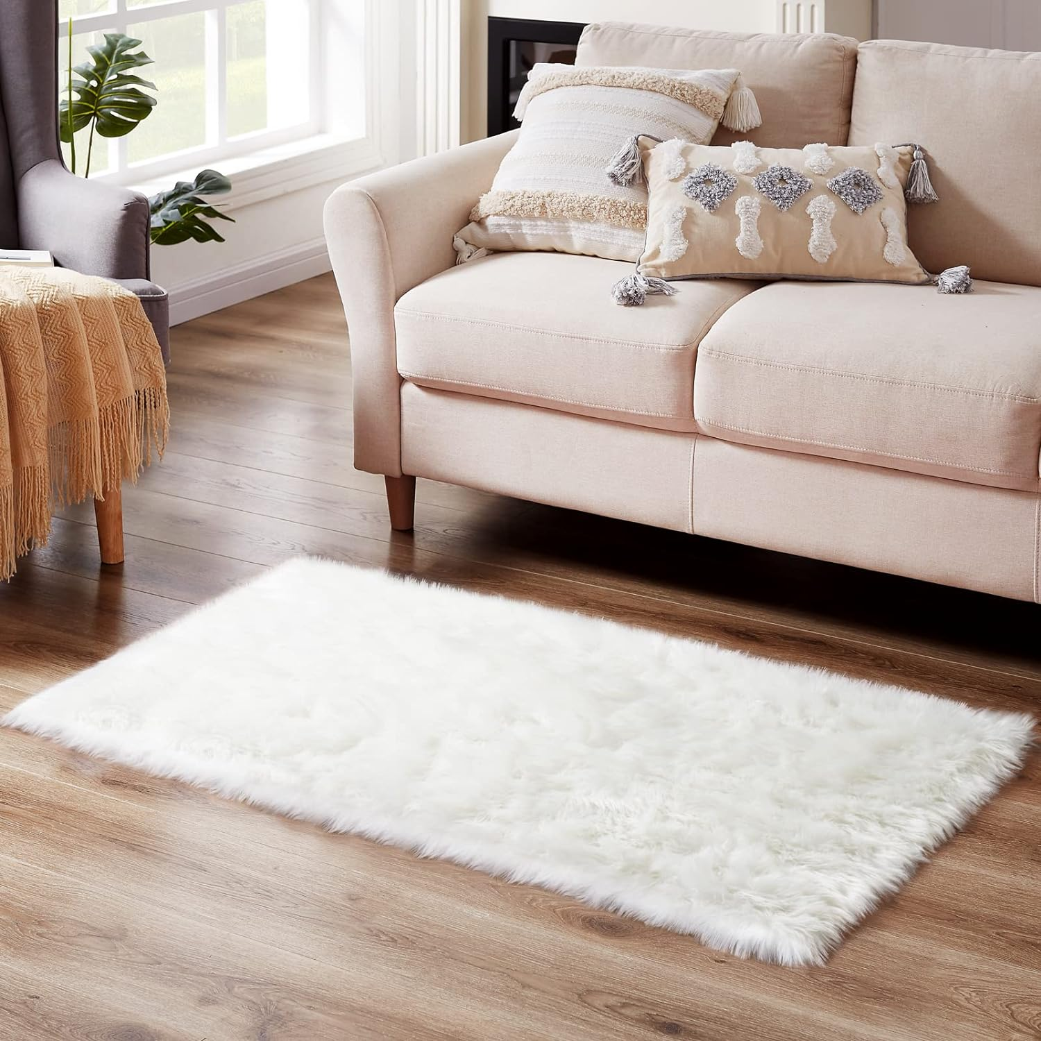 White Fur Fluffy Rug, 2x4 ft Small Faux Fur Rug for Bedroom, Washable Faux Sheepskin Rugs for Sofa Couch Seat Cushion, Thick Shaggy Furry Rugs Floor Carpets for Bedside Living Room