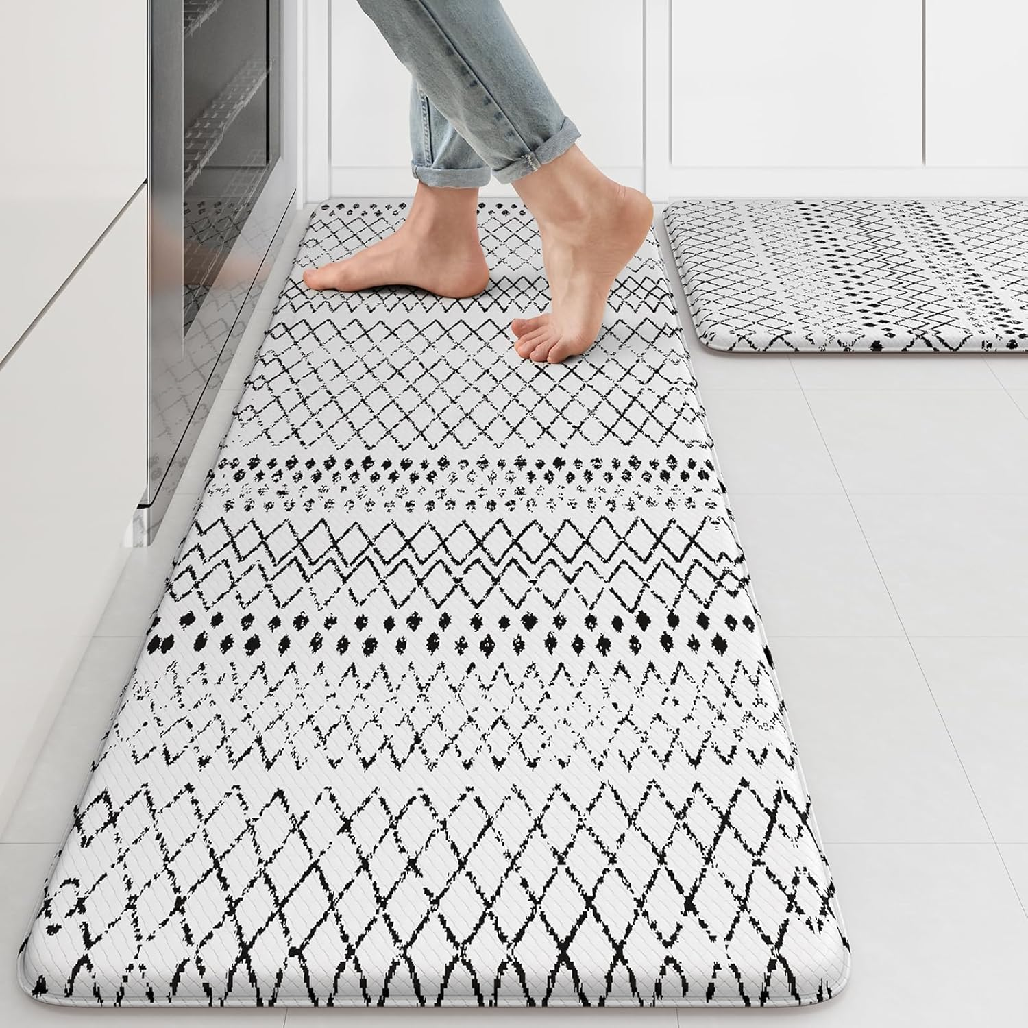 Kitchen Mats 2Pcs,Cushioned anti Fatigue Kitchen Rugs and Mats,Non Skid Waterproof Kitchen Mats for Floor,Comfort Foam Standing Mat for Home, Office,Sink,Laundry,Desk,Black and White
