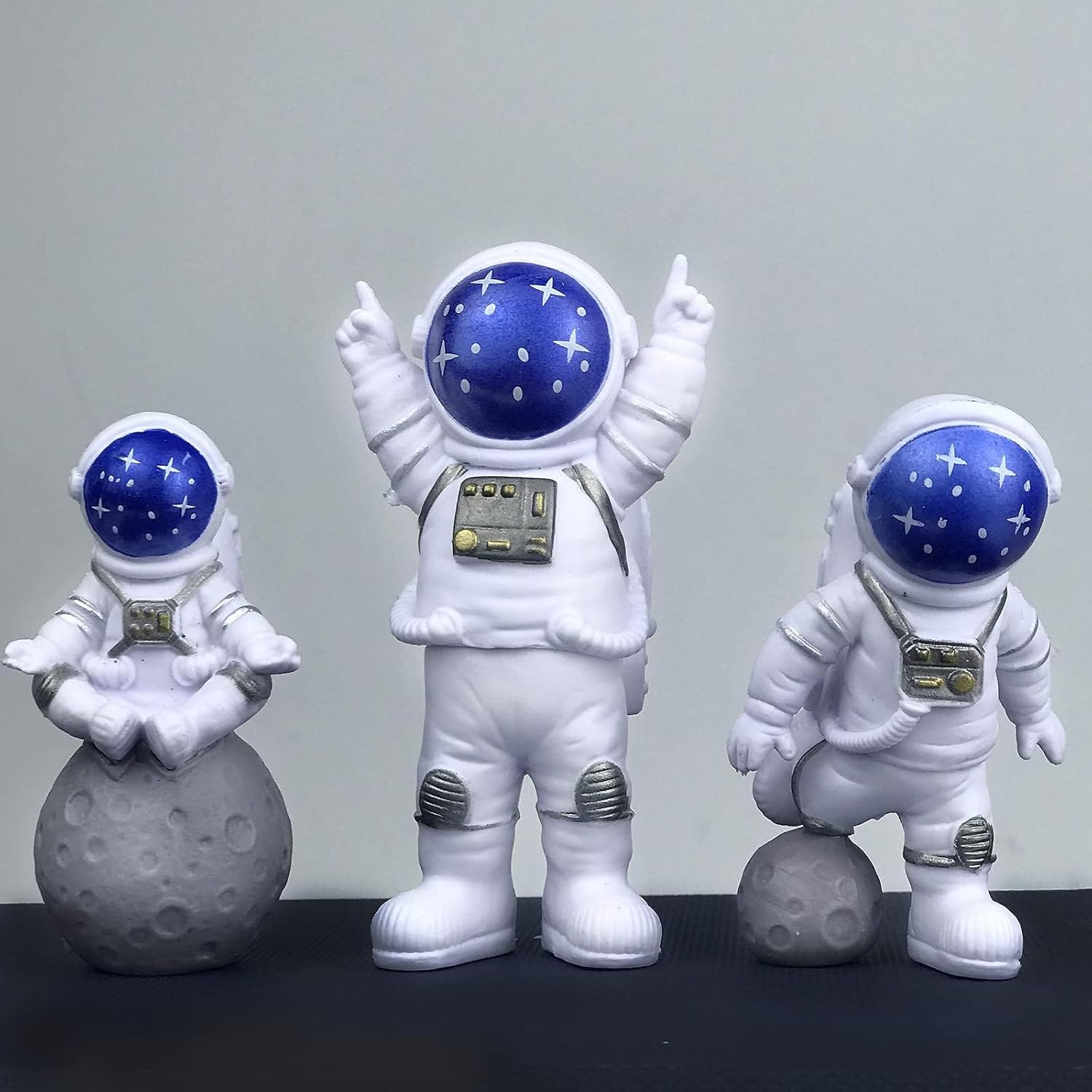 4PCS Astronaut Figurine, Blue Astronaut Figure Toy Desktop Ornaments Resin Outer
