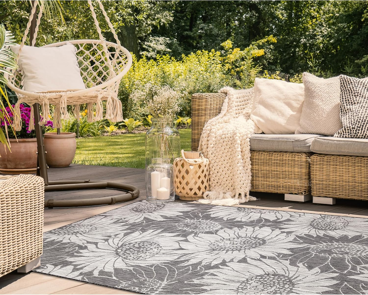 Carmel Indoor/Outdoor Power Loomed Synthetic Blend Low Profile Area Rug - Transitional Botanical Floral Decorative (Sunflower Field Black) (3'3