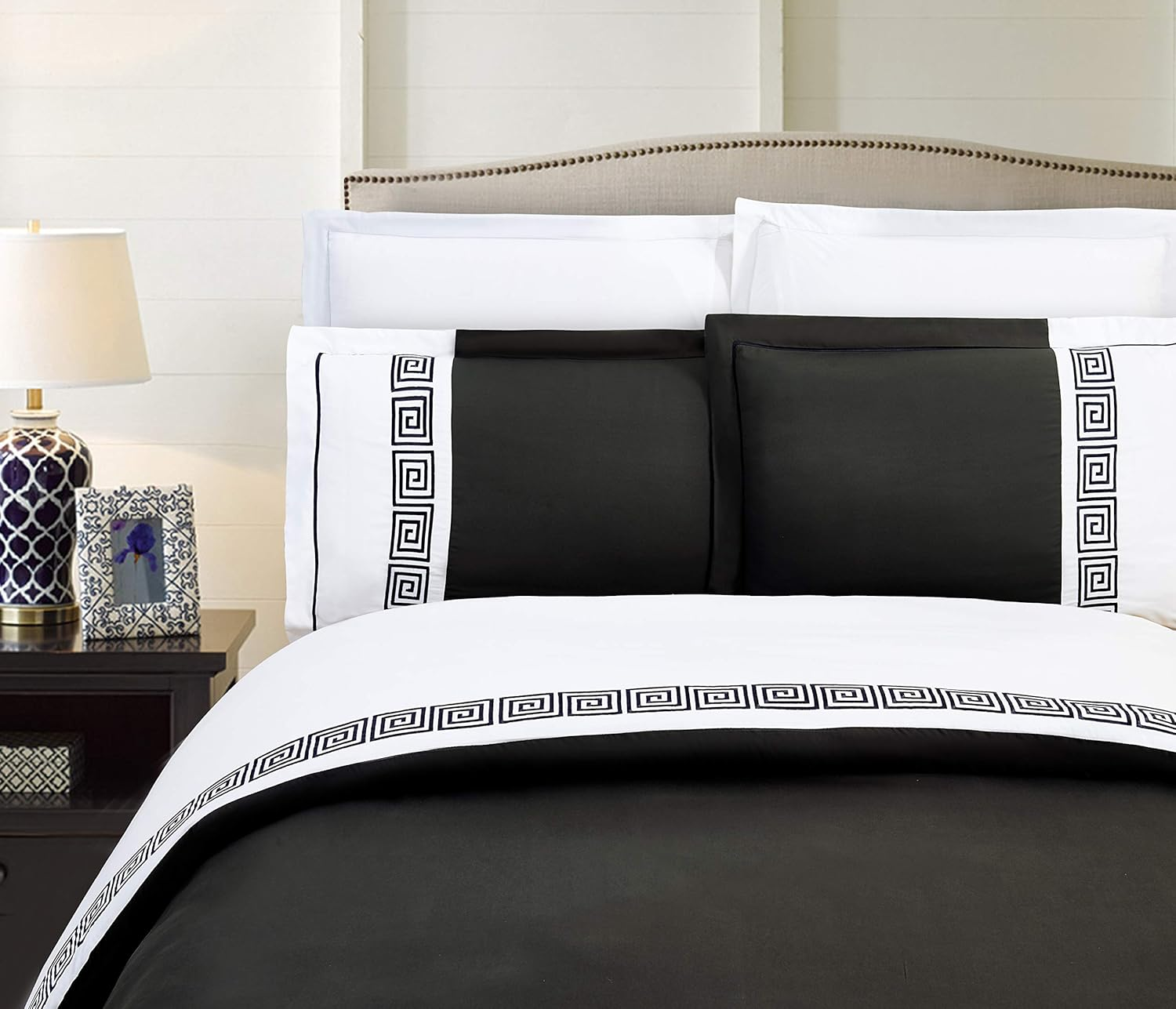 Luxurious Hotel Collection Super-Soft 1500 Thread Count Egyptian Quality 3-Piece Greek Pattern Duvet Cover Set, Full/Queen, Black