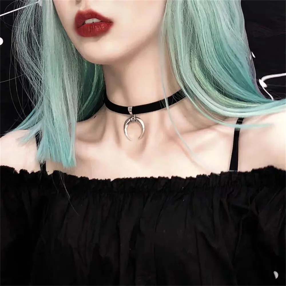 Vintage Velvet Leather Choker Necklace for Women Gothic Silver Color Moon Pedant Collar Fashion Women Bar Party Jewelry