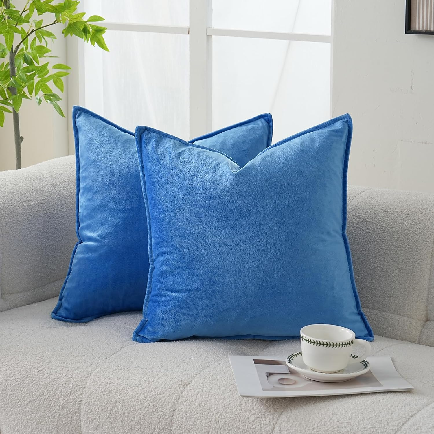 Velvet Royal Blue Throw Pillow Covers 18x18 Inches Pack of 2 Soft Decorative Square Cushion Covers for Couch Sofa Bed Livingroom Car,45x45Cm