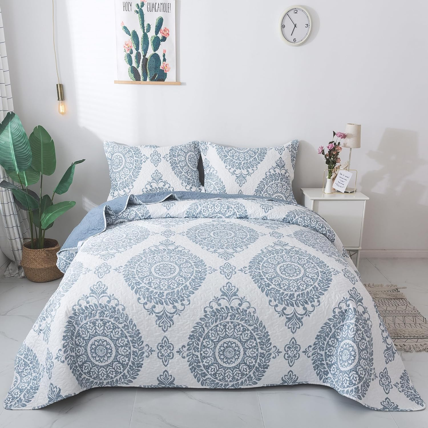 3-Piece Quilt Set Quilted Bedspread Lightweight Coverlet Set Floral Printed Oversized Quilted Bedding Set with Shams for All Season, Blue Floral, King Size