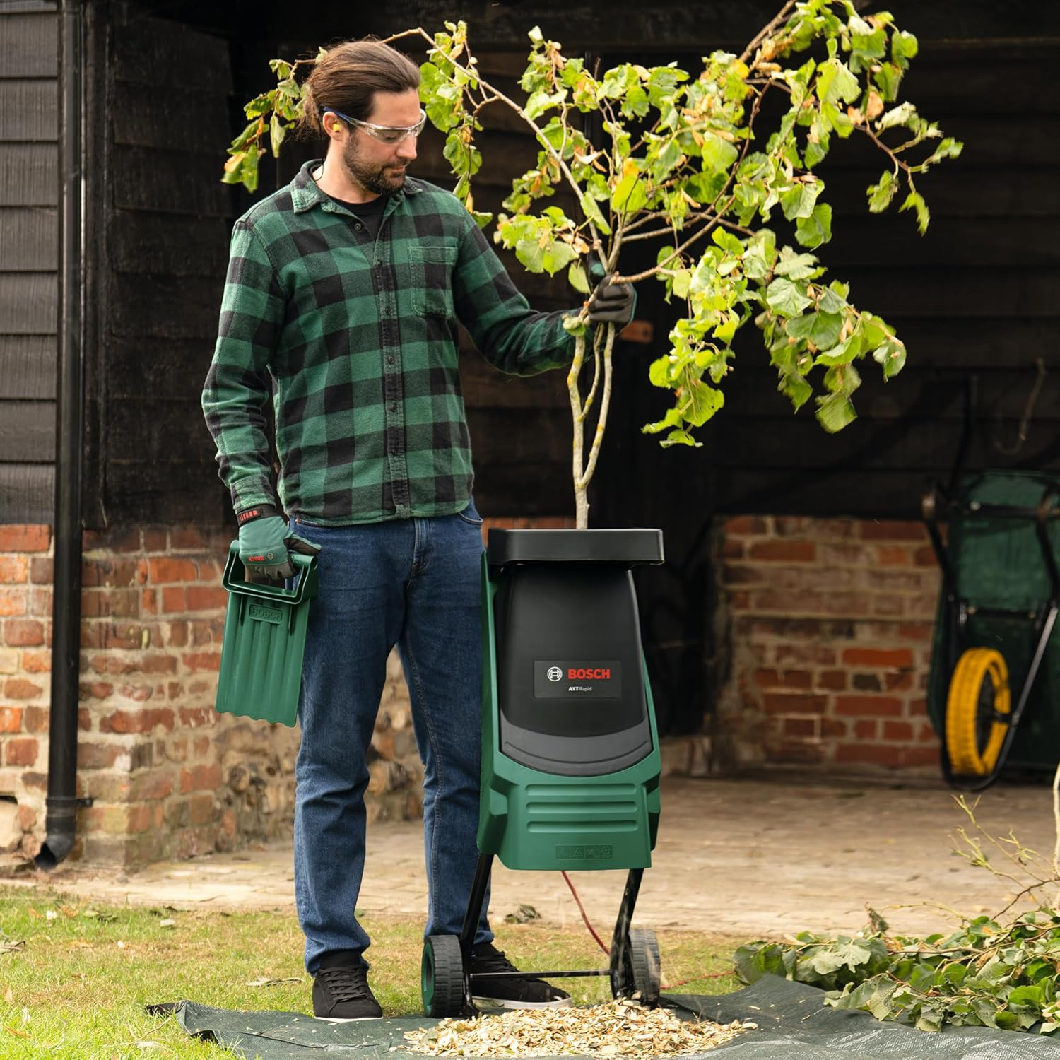 Bosch 2200W Corded Electric Rapid Garden Shredder Chipper Mulcher (AXT Rapid ... - Picture 7 of 13