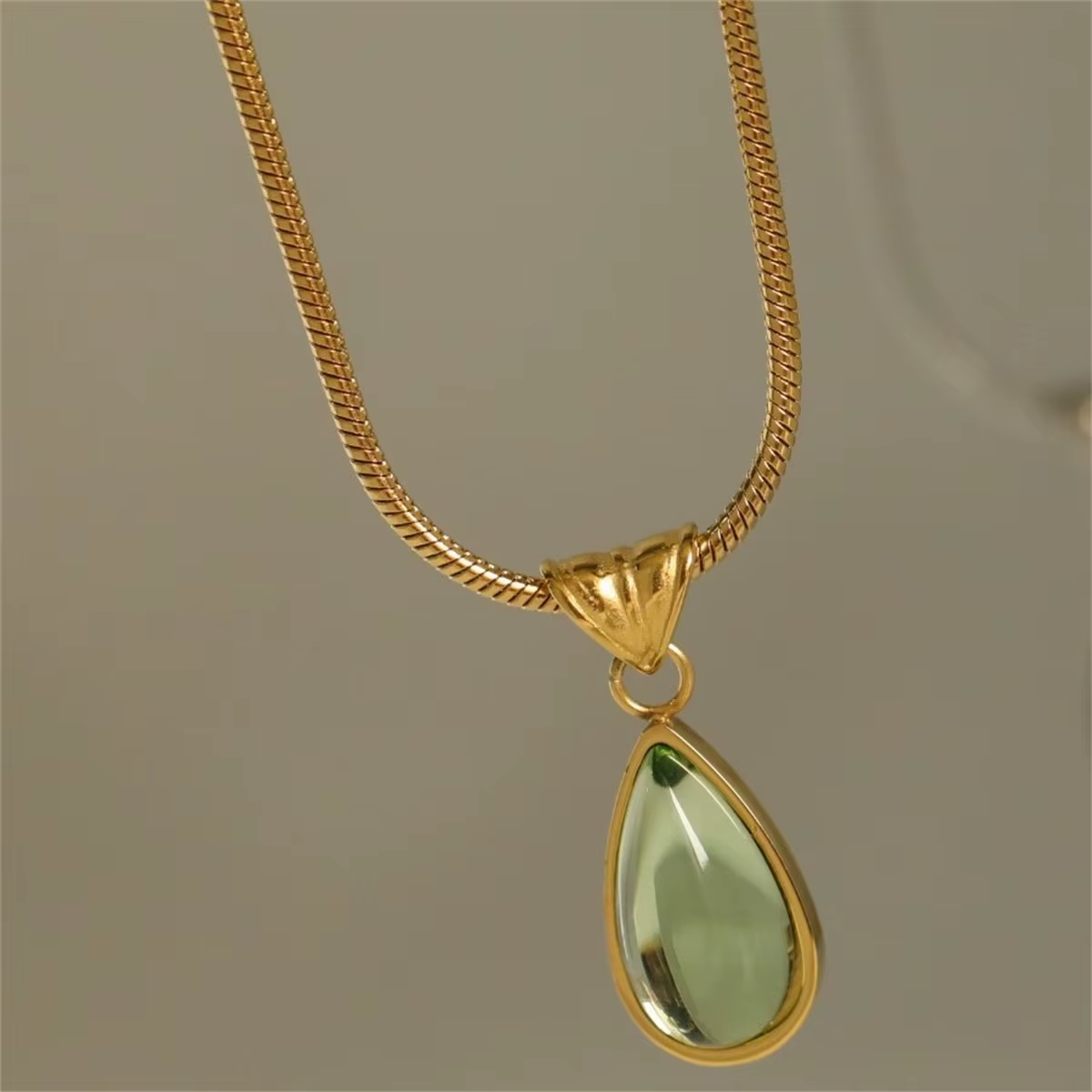 Water droplet blue ocean necklace niche French style collarbone chain snake bone titanium steel plated with 18K gold