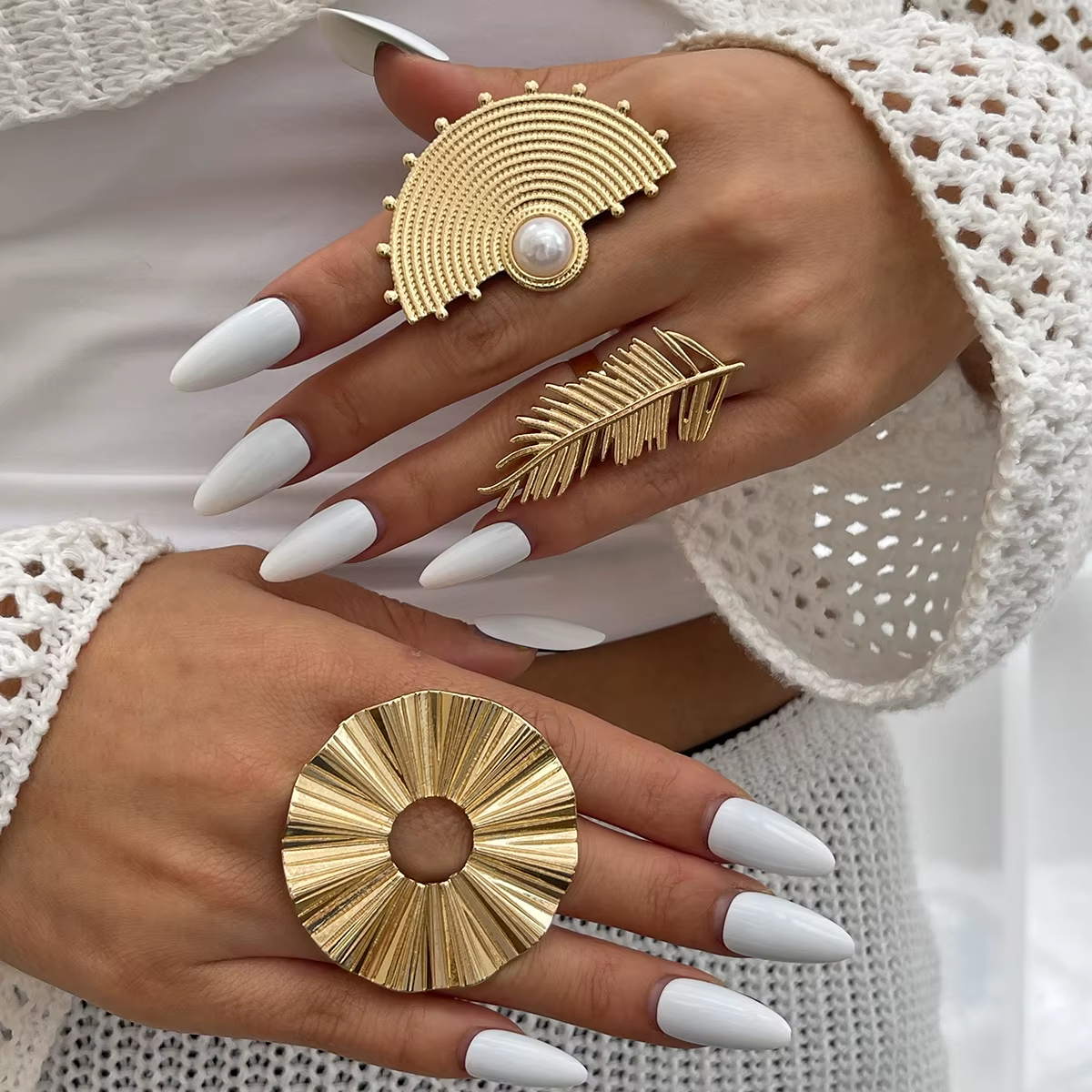 Designer Geometric Fan-Shaped Feather Metal Big Ring for Women Trendy Lady Party Imitated Pearl Finger Ring Fashion Jewelry Gift