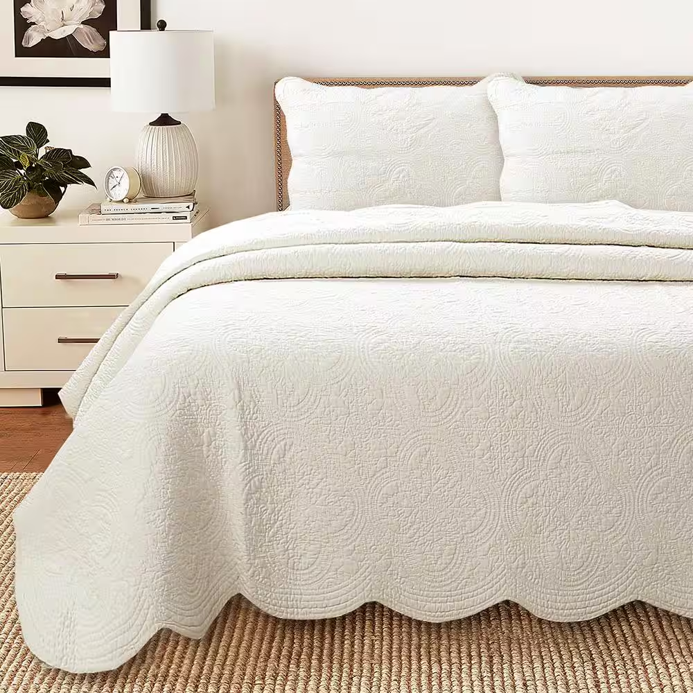 Oversized Victorian Medallion Matelasse Pure Solid 3-Piece Off-White Scalloped Edge Cotton Large King Quilt Bedding Set