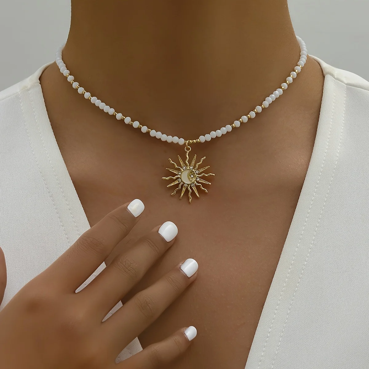 Vintage Golden-Toned Sun Pendant Necklace for Women Elegant Turquoise Beads Chain Choker Neck Statement Party Jewelry Gifts