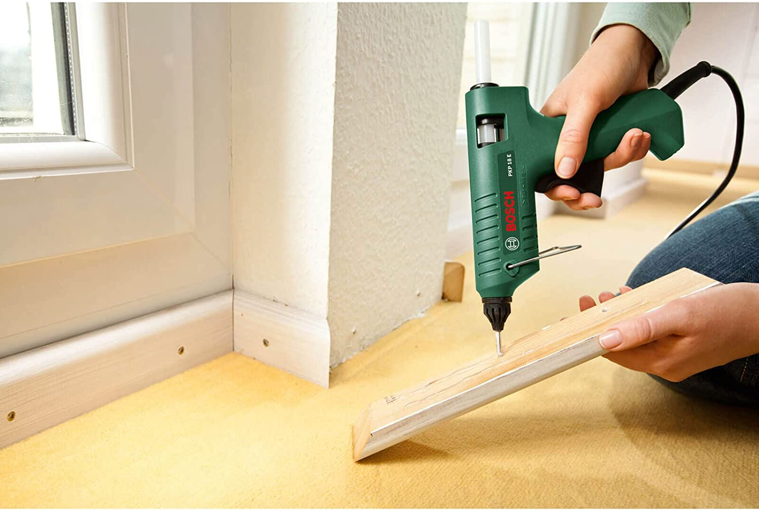 Bosch 200W Electric Hot Glue Gun with 1 x 11mm Glue Stick, For Craft, DIY, Re... - Picture 7 of 13
