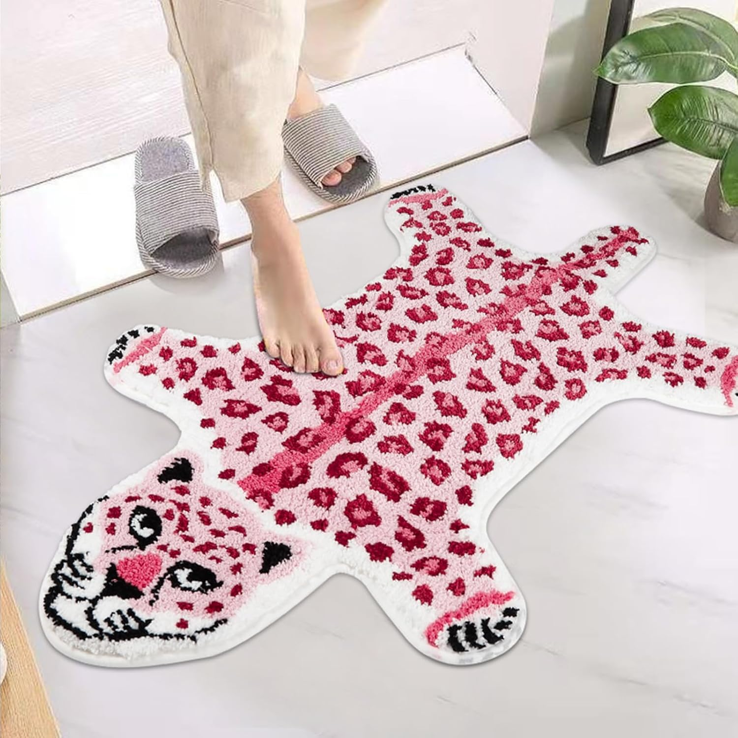 Cute Pink Leopard Bath Mat for Bathroom, Pink Cartoon Leopard Bathroom Rugs and Mat Non-Slip Animal Shaped Shower Rug Carpet Kid Playmat Absorbent Bathtub Rug