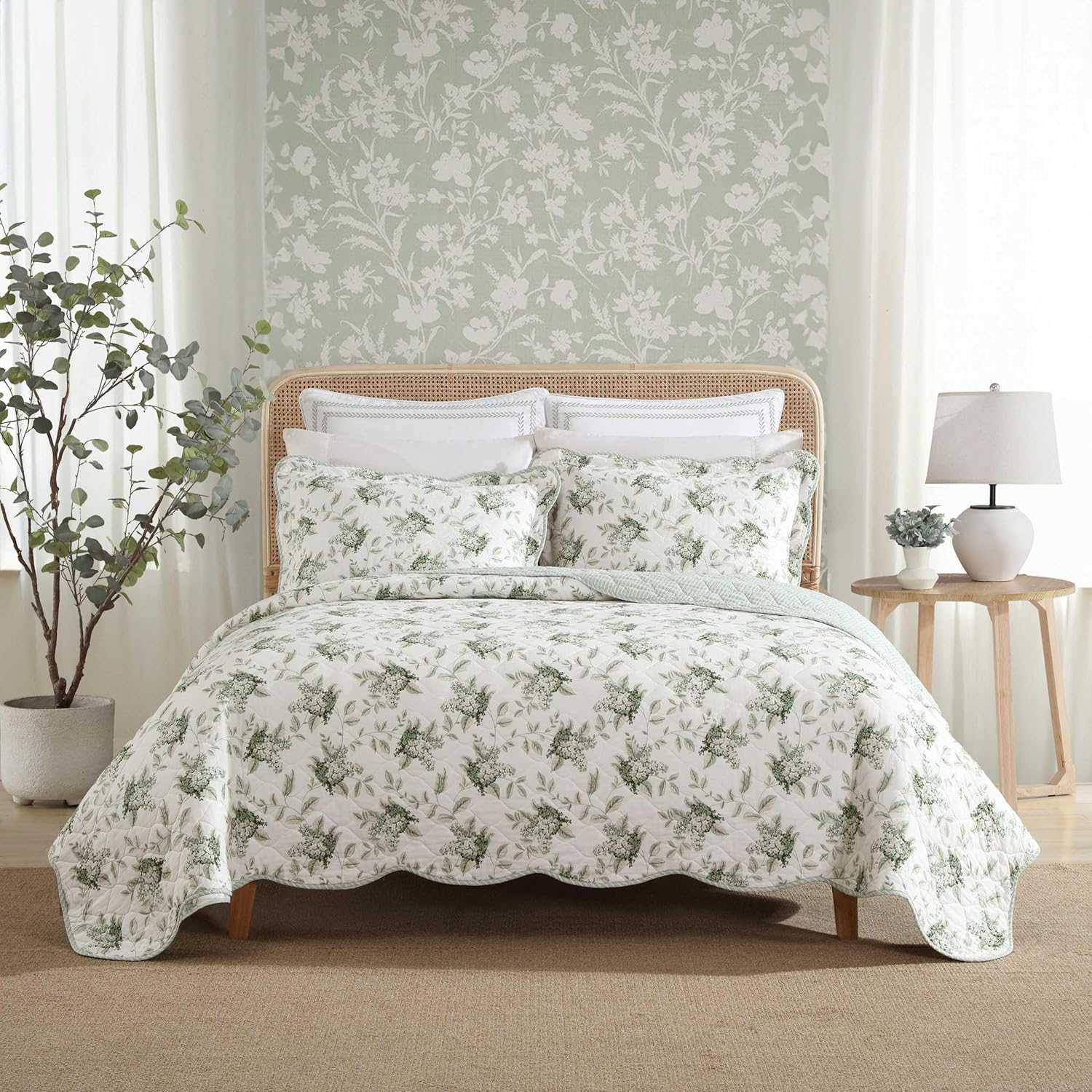 - Twin Quilt Set, Elegant Lightweight Bedding with Matching Sham(S), Super Soft and Cozy Home Decor (Portland Floral Green, Twin)