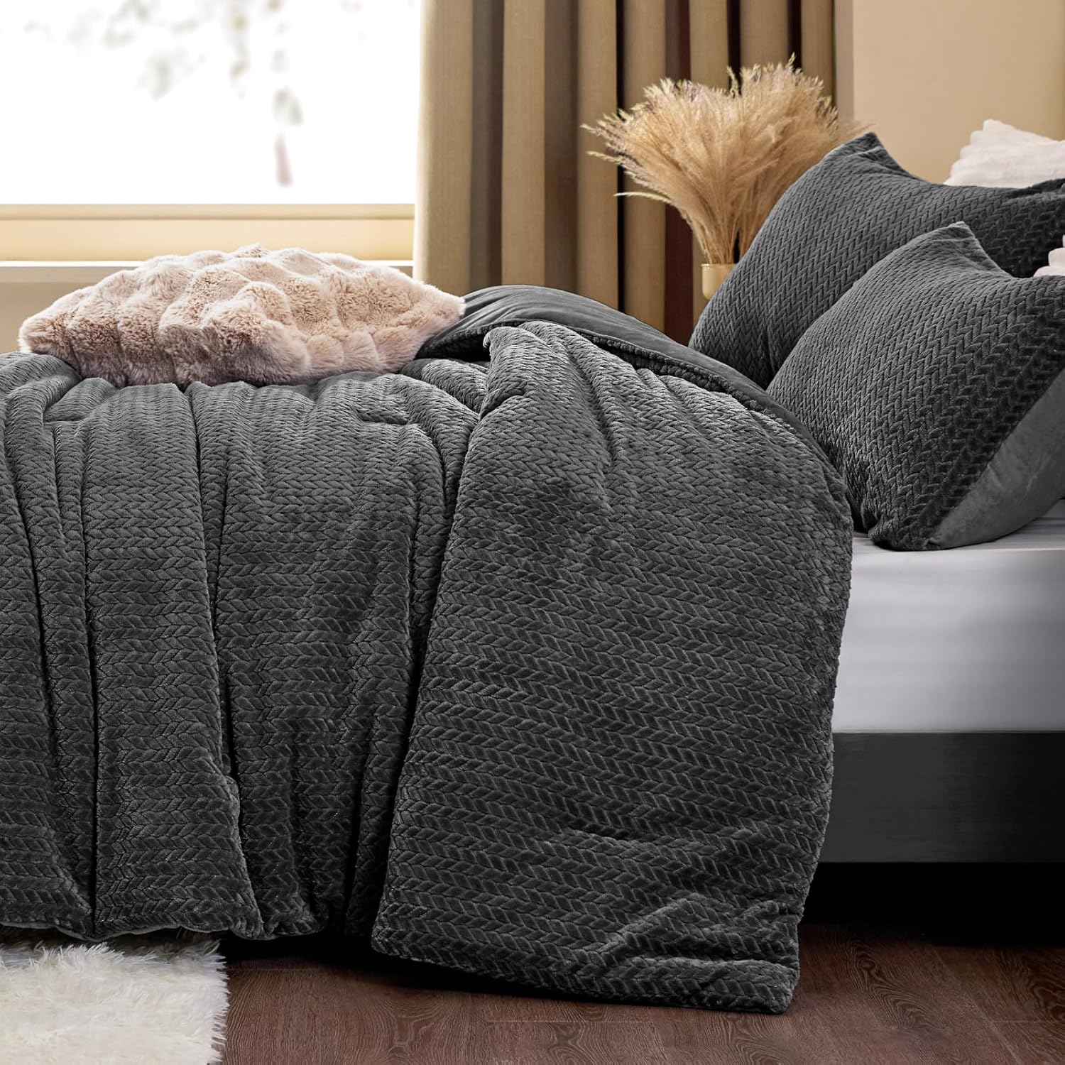 Fluffy Queen Comforter Set - Furry Grey Leaves Pattern Faux Fur Bed Set, Winter Ultra Soft Fuzzy Comfort Set, Velvet Bedding Set for Bed with 2 Pillow Cases