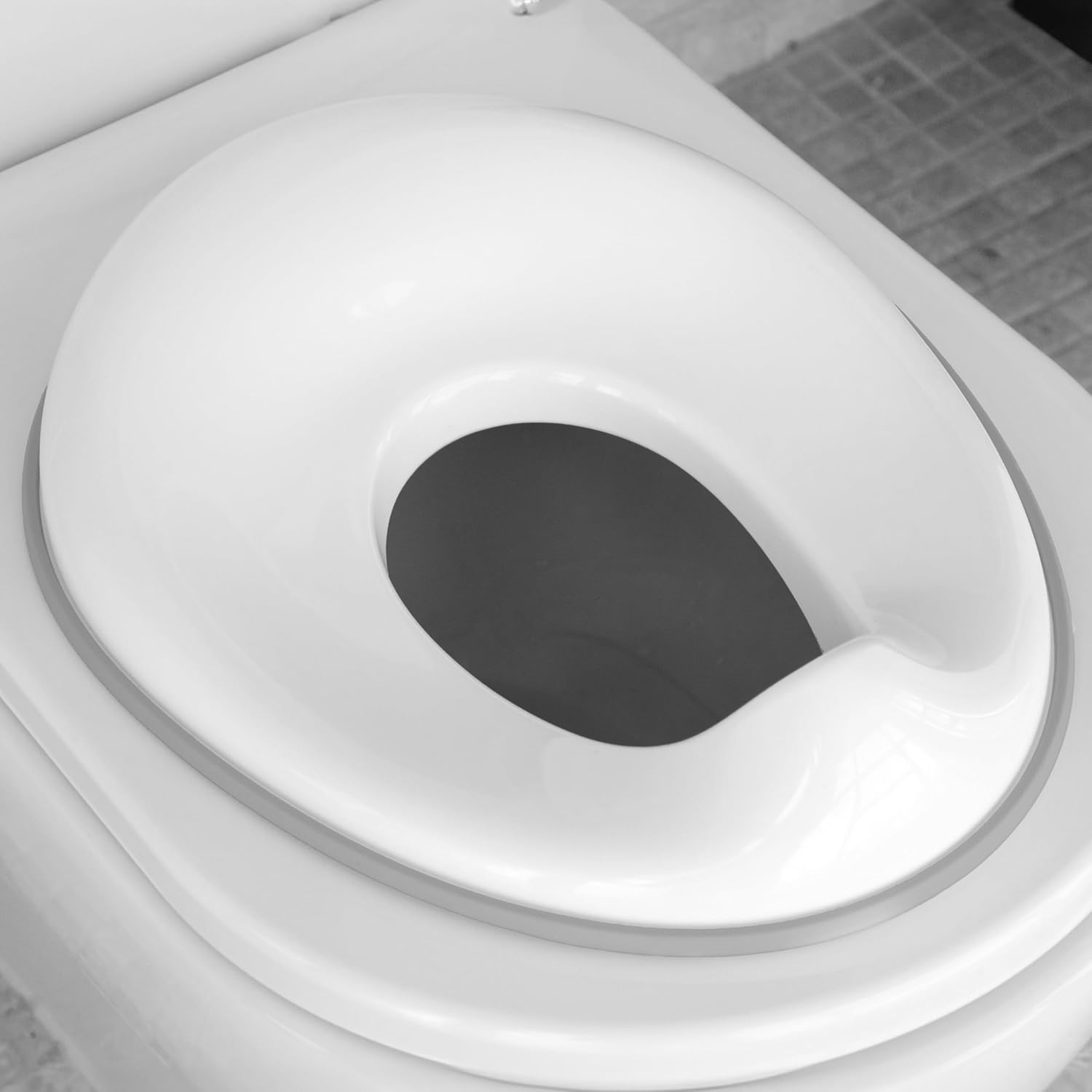 Potty Training Seat for Boys and Girls, Fits round & Oval Toilets, Non-Slip with Splash Guard, Includes Free Storage Hook (Gray)