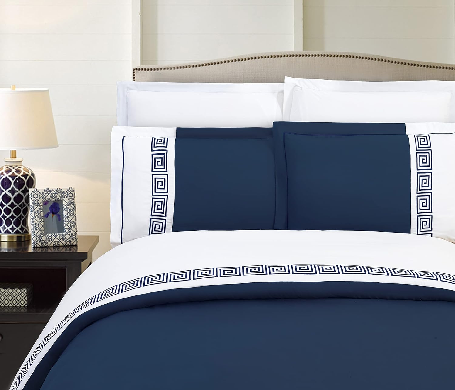 Luxurious Hotel Collection Super-Soft 1500 Thread Count Egyptian Quality 3-Piece Greek Pattern Duvet Cover Set, King/California King, Navy Blue