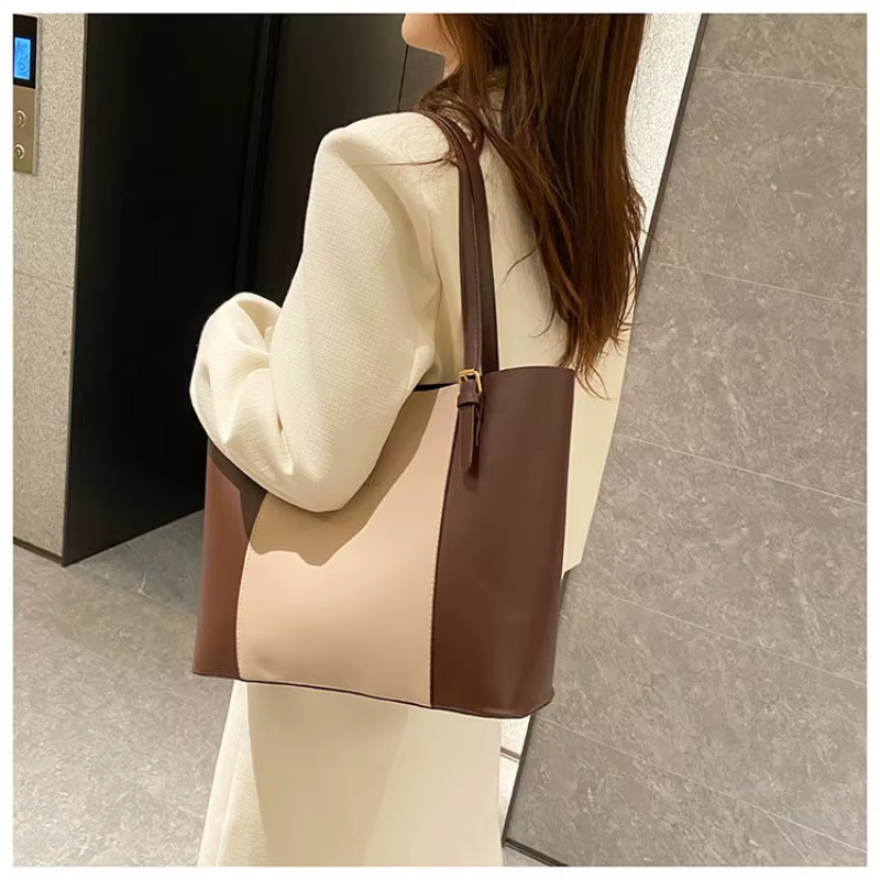 Trendy Women'S Large Capacity Leather Handbag Contrasting Solid Color PU Shopping Bag with Zipper Closure
