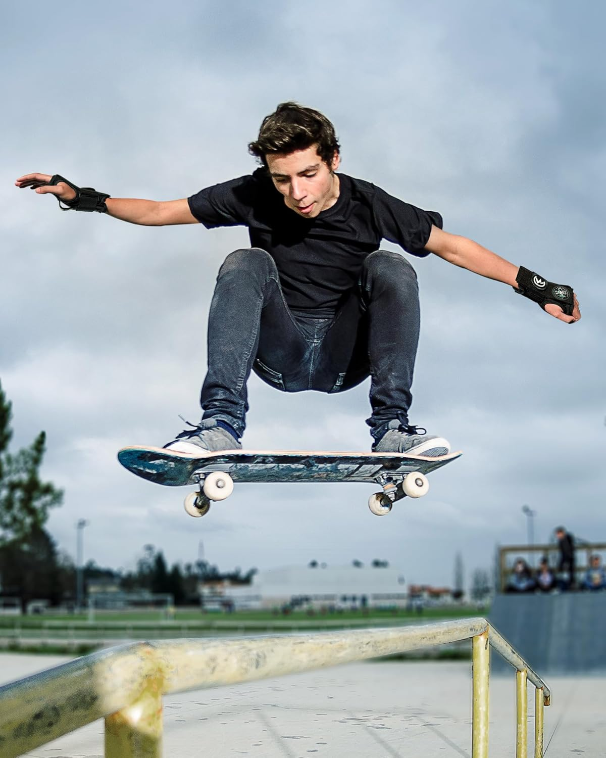 OutdoorMaster Wrist Guards for Snowboarding, Skating, Skateboarding, Impact R... - Picture 7 of 15