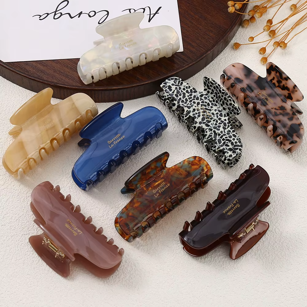 Liwu Custom Acetate Hair Claw Korean Style Large Size Gold Letters and Geometric Shape Hair Clips Simple Design for Daily Use