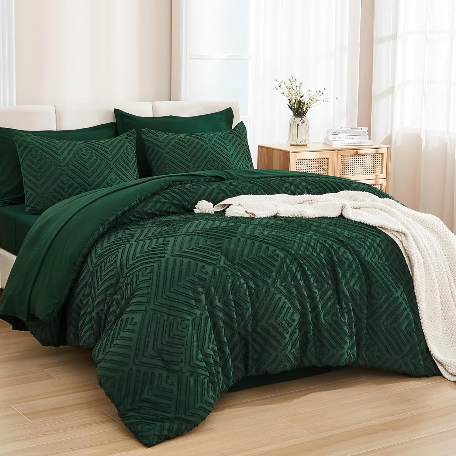 Queen Comforter Set 7 Piece Dark Emerald Green - Bed in a Bag Queen Boho Lightweight Fluffy Tufted Bedding Sets with Comforter, Sheets, Pillowcases & Shams