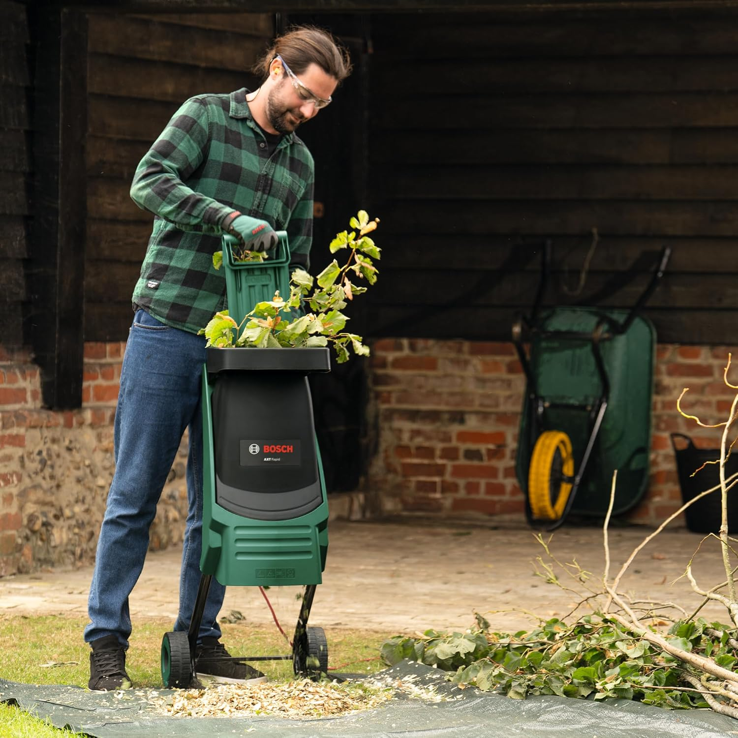 Bosch 2200W Corded Electric Rapid Garden Shredder Chipper Mulcher (AXT Rapid ... - Picture 8 of 13